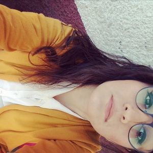 Meet your Posher, Violeta